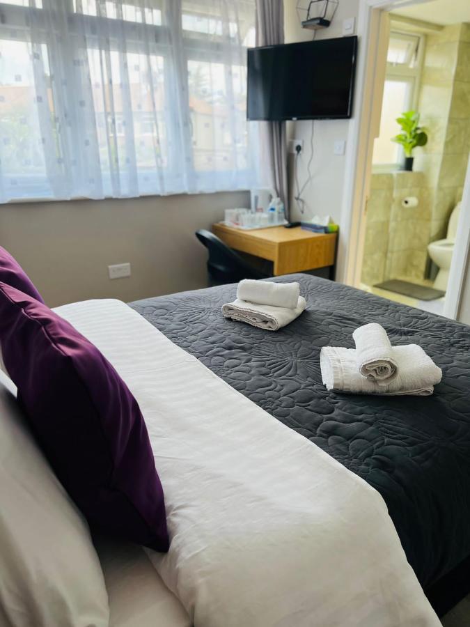 Indigo Suites 恩菲尔德 外观 照片