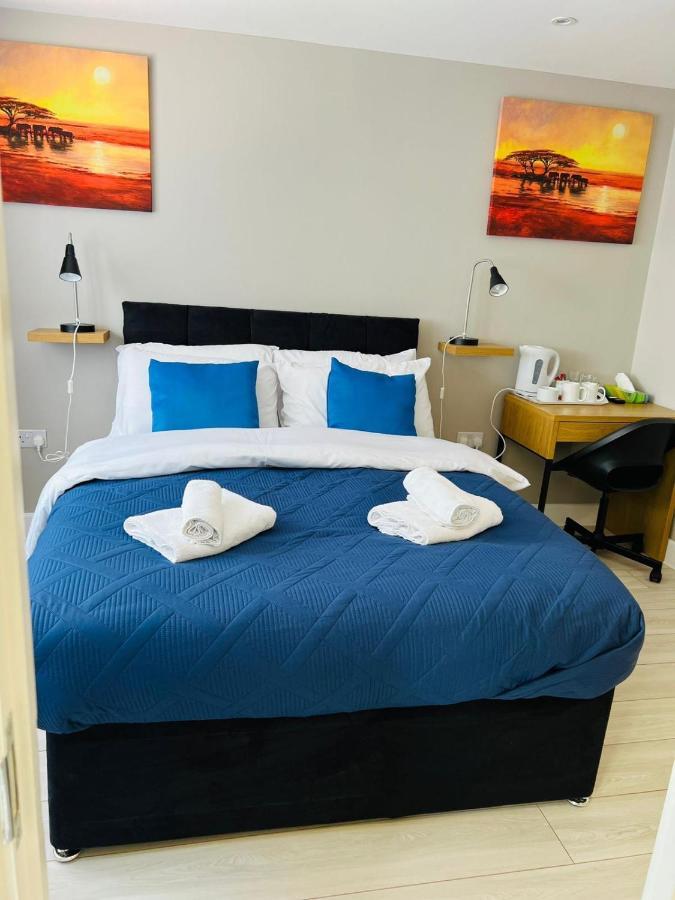 Indigo Suites 恩菲尔德 外观 照片